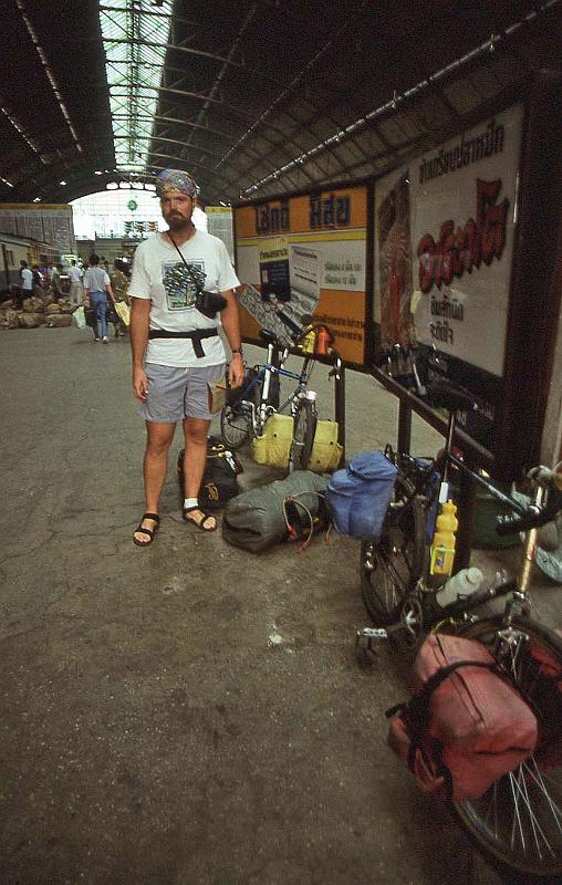 WT 0800 119-36 Thailand Bangkok Station.jpg